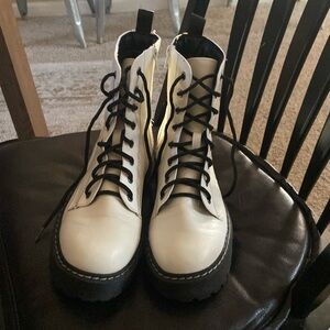 Hollin 6 combat boots size 10 in white